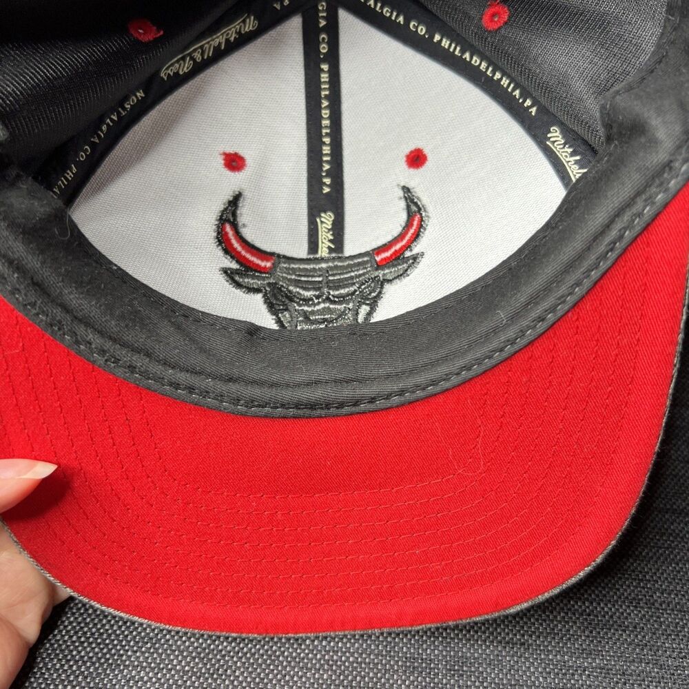 Mitchell & Ness Chicago Bulls Snapback Hat Baseball Cap Gray Bull Logo NBA NWT - Picture 7 of 13